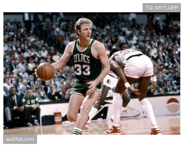 拉里·伯德多面手挡拆拉开空间胜过同期锋线球员